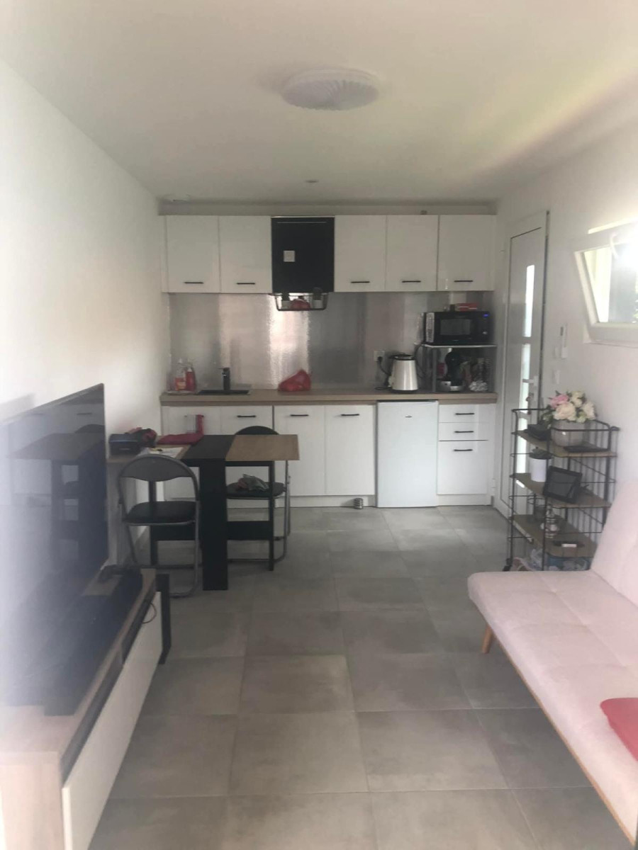 
                                                Location
                                                 Appartement neuf en rez de jardin avec extérieur.
