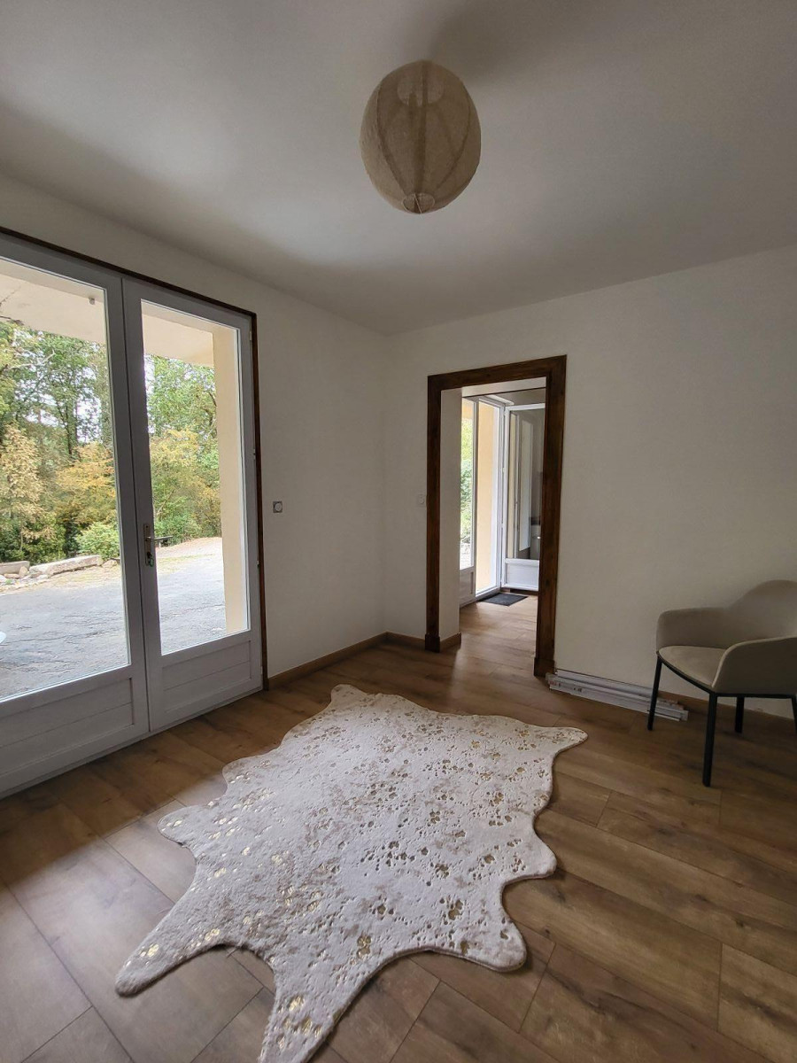
                                                Location
                                                 Appartement neuf sur terrain arboré
Lieu reposant
