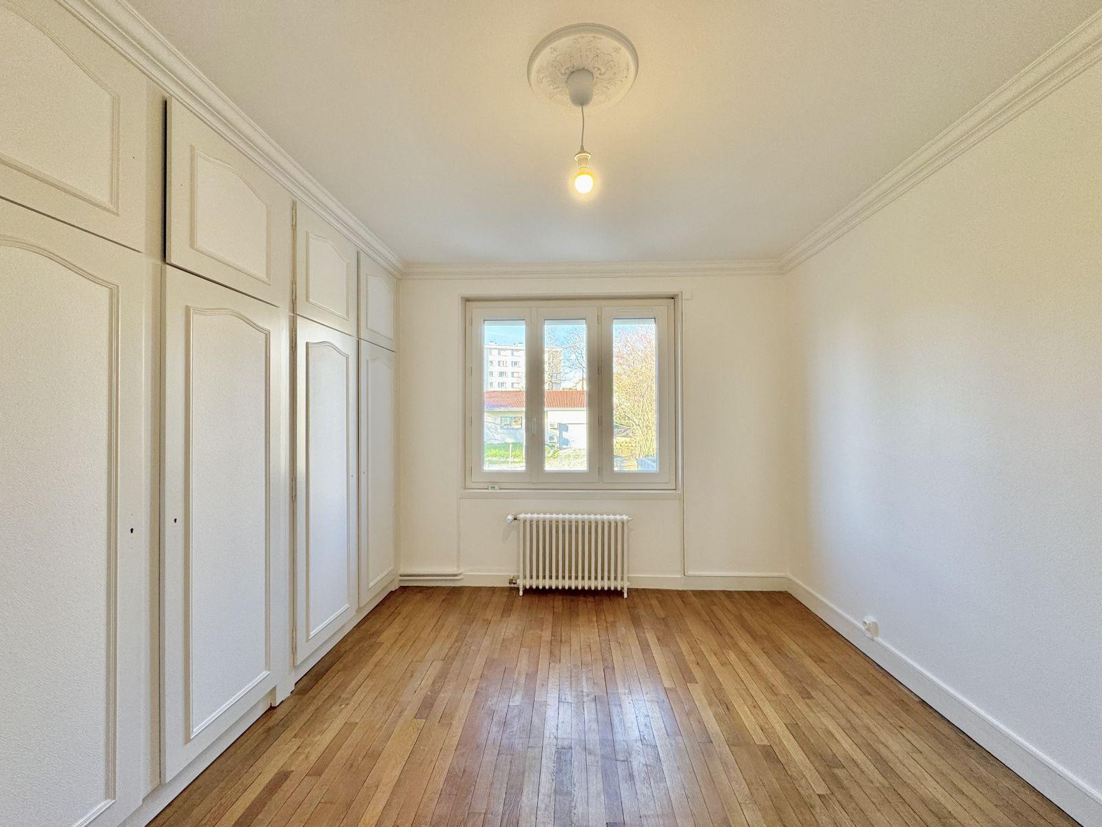 
                                                Location
                                                 Appartement neuf T3 à louer Limoges