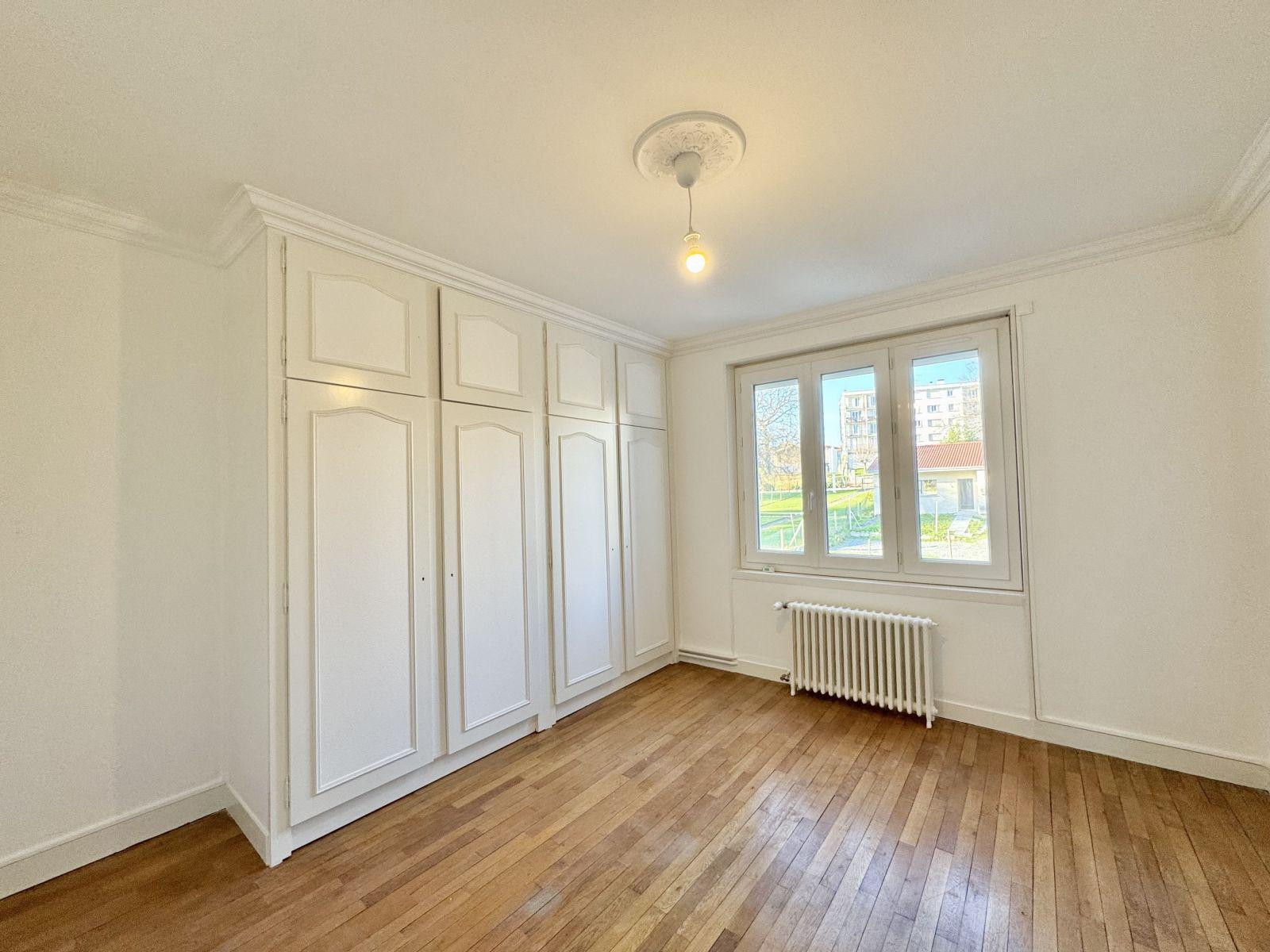 
                                                Location
                                                 Appartement neuf T3 à louer Limoges