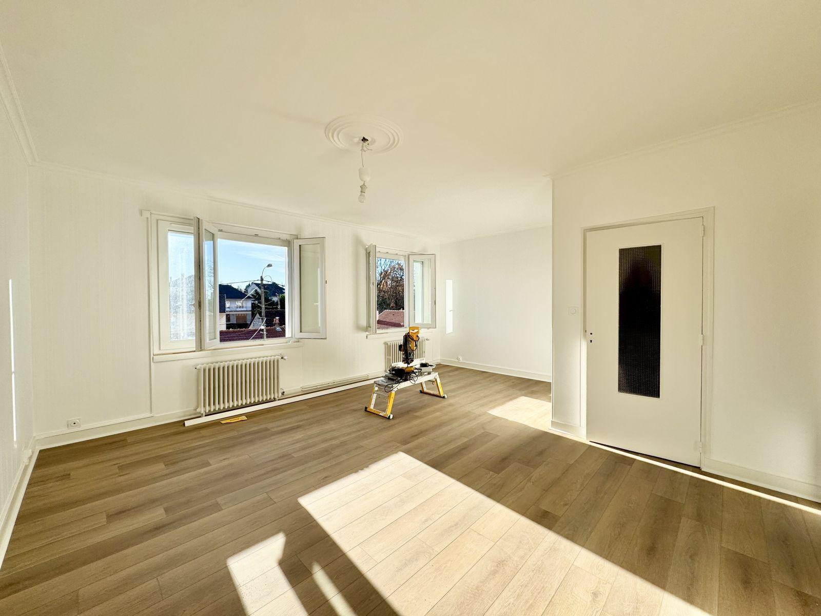 
                                                Location
                                                 Appartement neuf T3 à louer Limoges