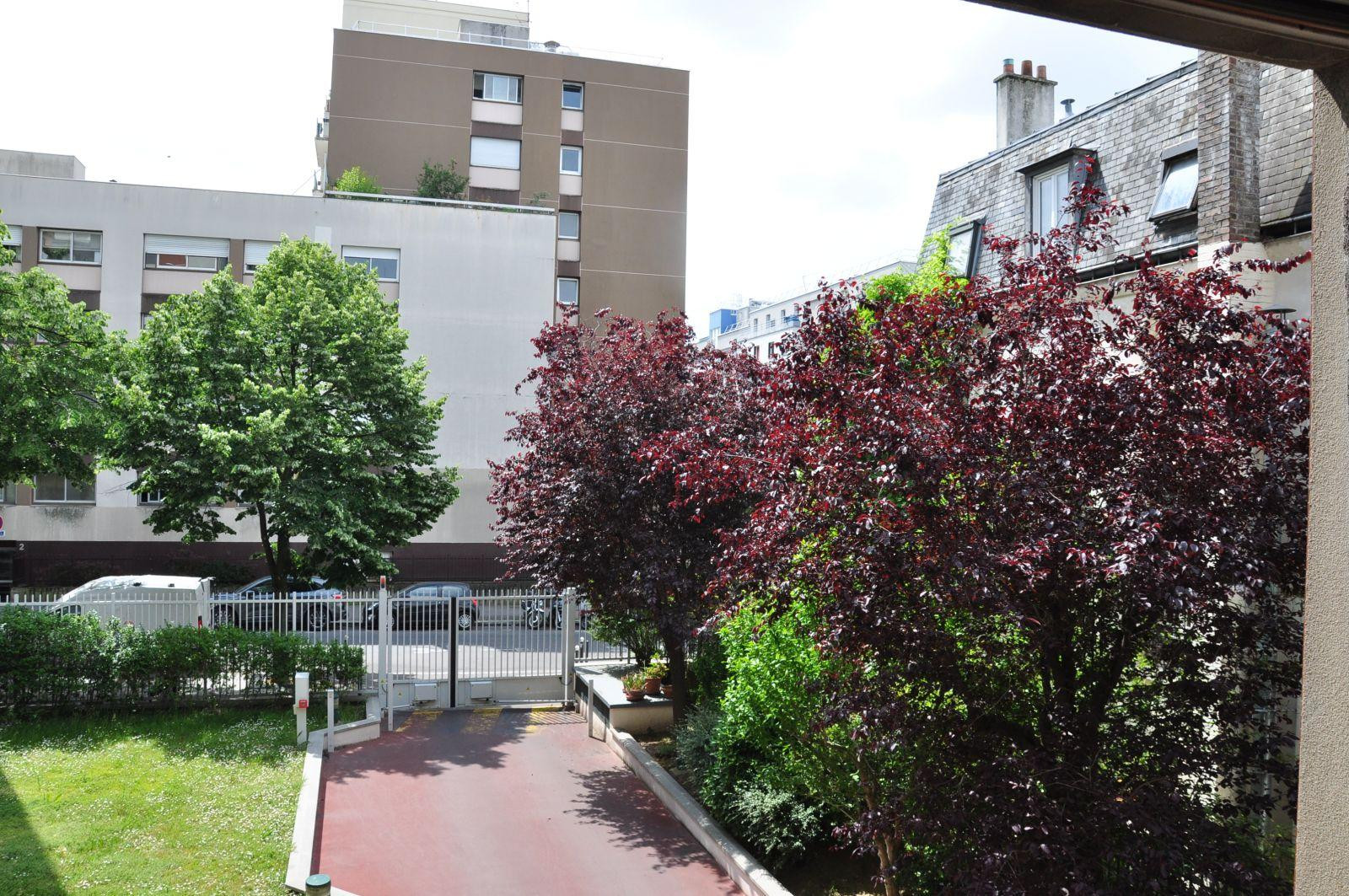 
                                                Location
                                                 Appartement paris 11 eme -T3- 70 m2 avec parking