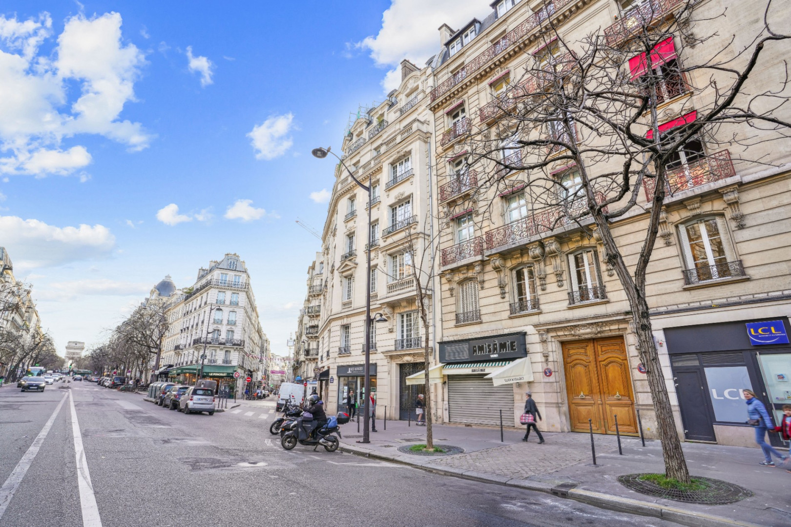
                                                Vente
                                                 APPARTEMENT PARIS 17