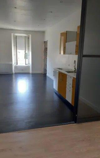 
                                                Location
                                                 Appartement petite rue tranquille