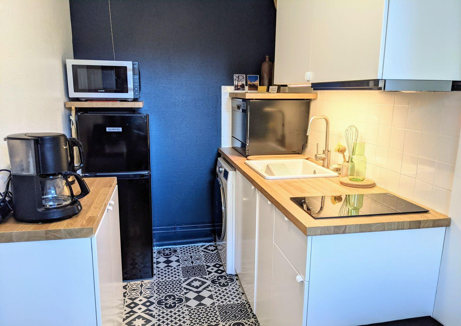 
                                                Location
                                                 Appartement, plein centre avec petit jardin privé.