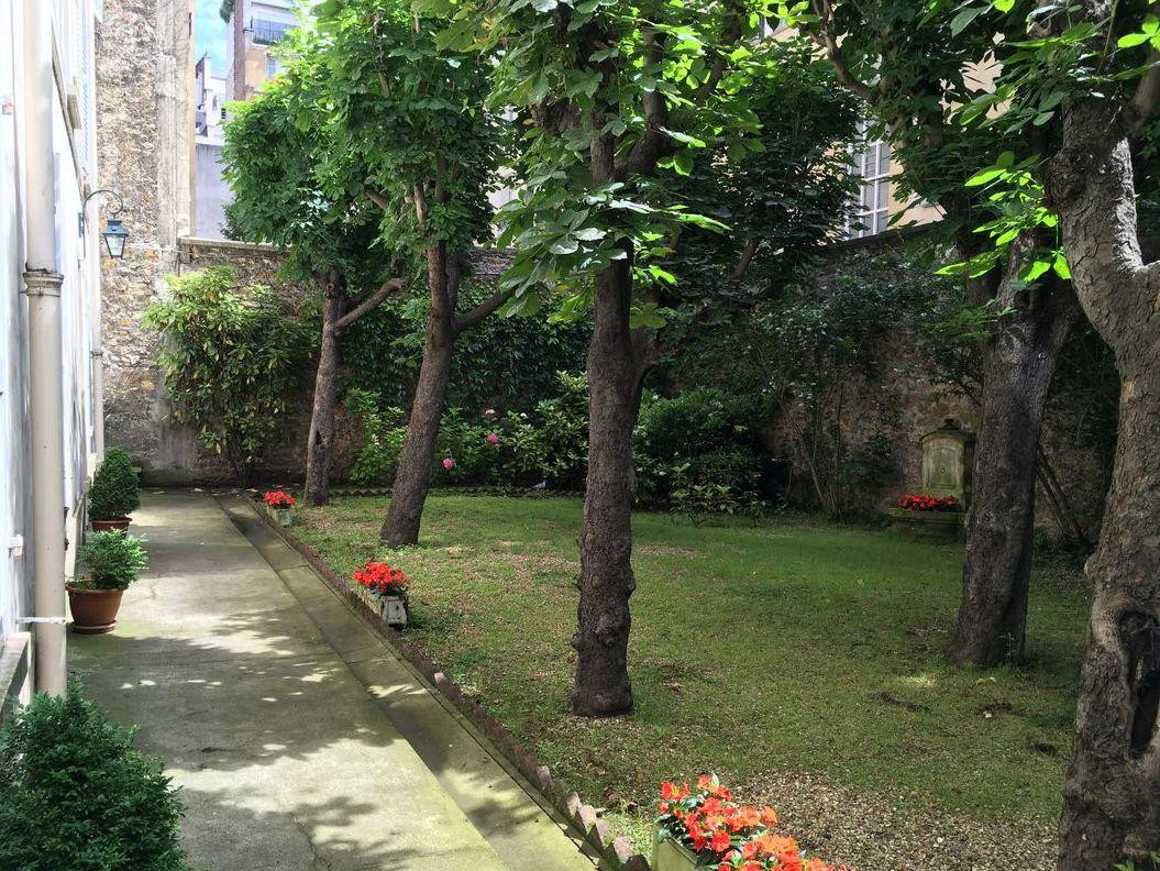 
                                                Location
                                                 Appartement pont mirabeau