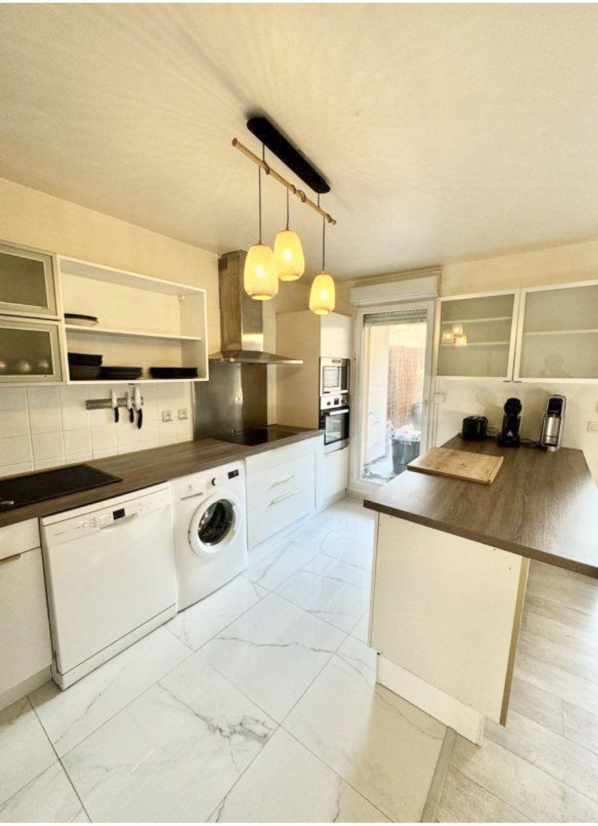 
                                                Location
                                                 Appartement pour colocation 70m2 + 50m2 de jardin