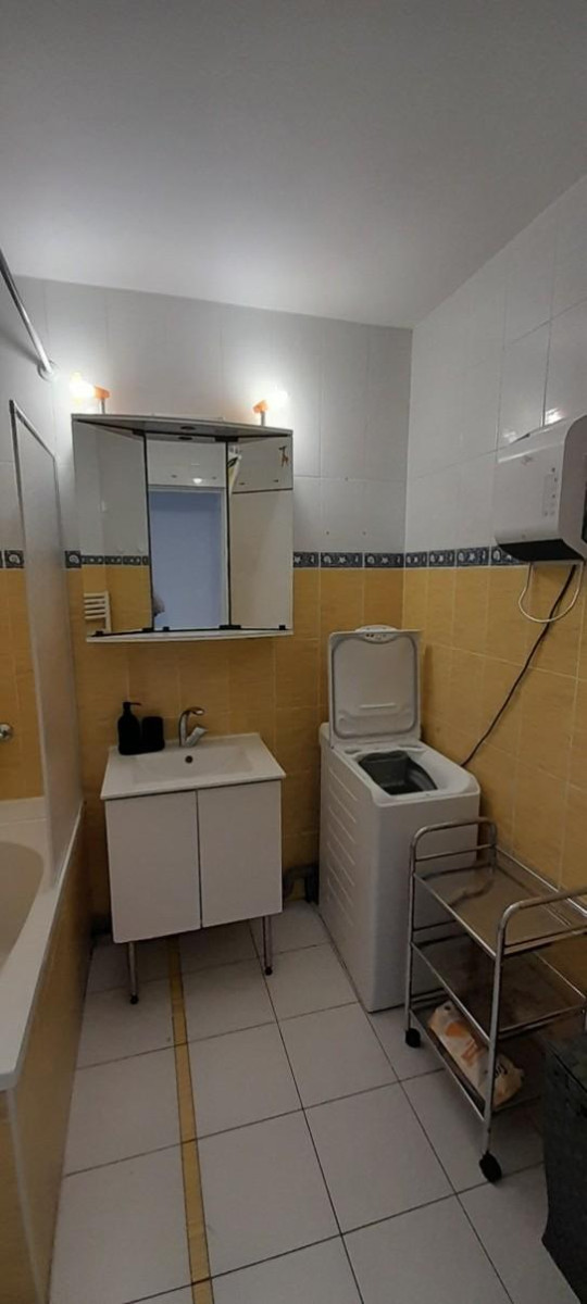 
                                                Location
                                                 Appartement proche fac de pharma