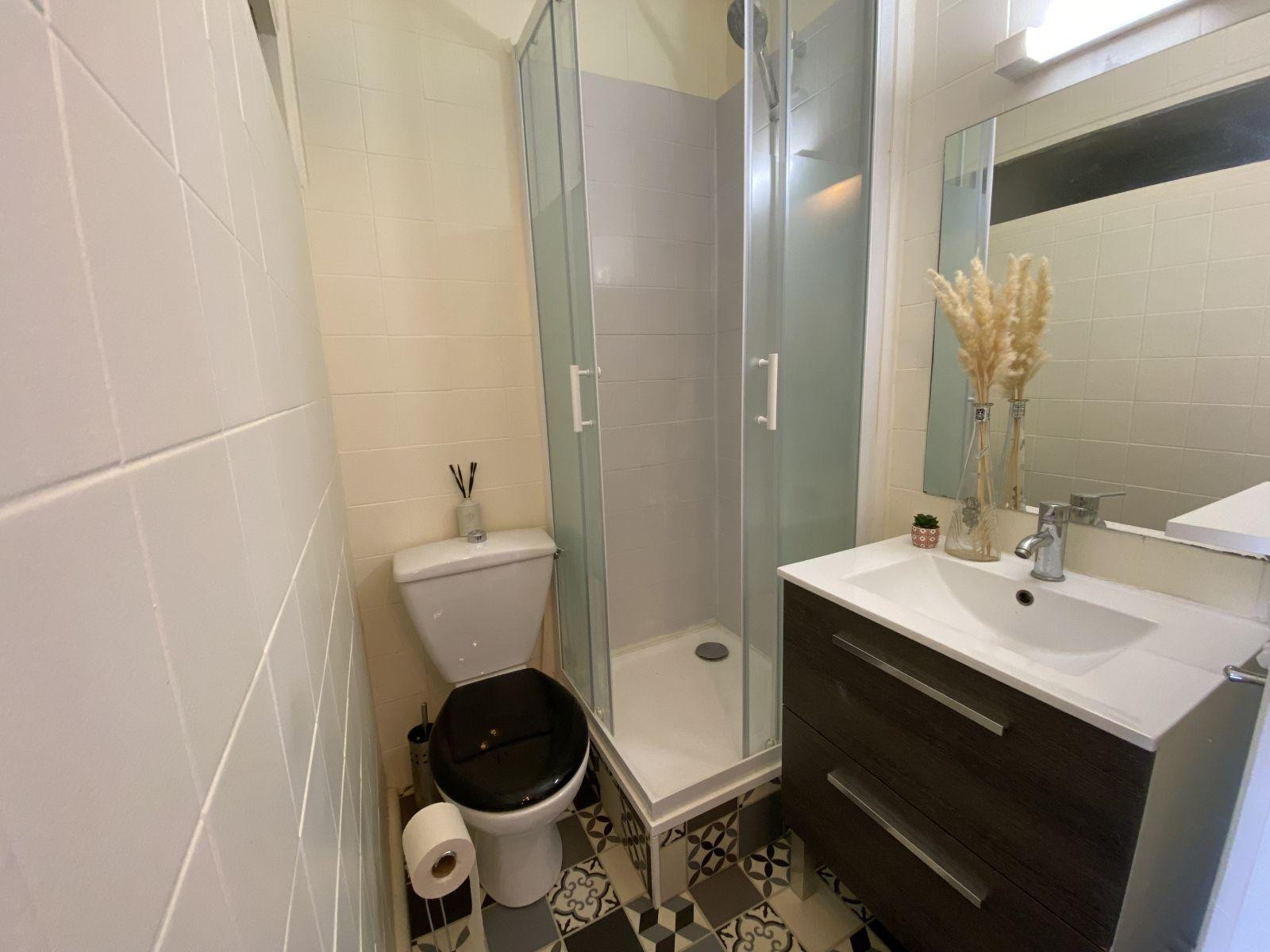 
                                                Location
                                                 Appartement proche gare/quartier Jouvenet au calme