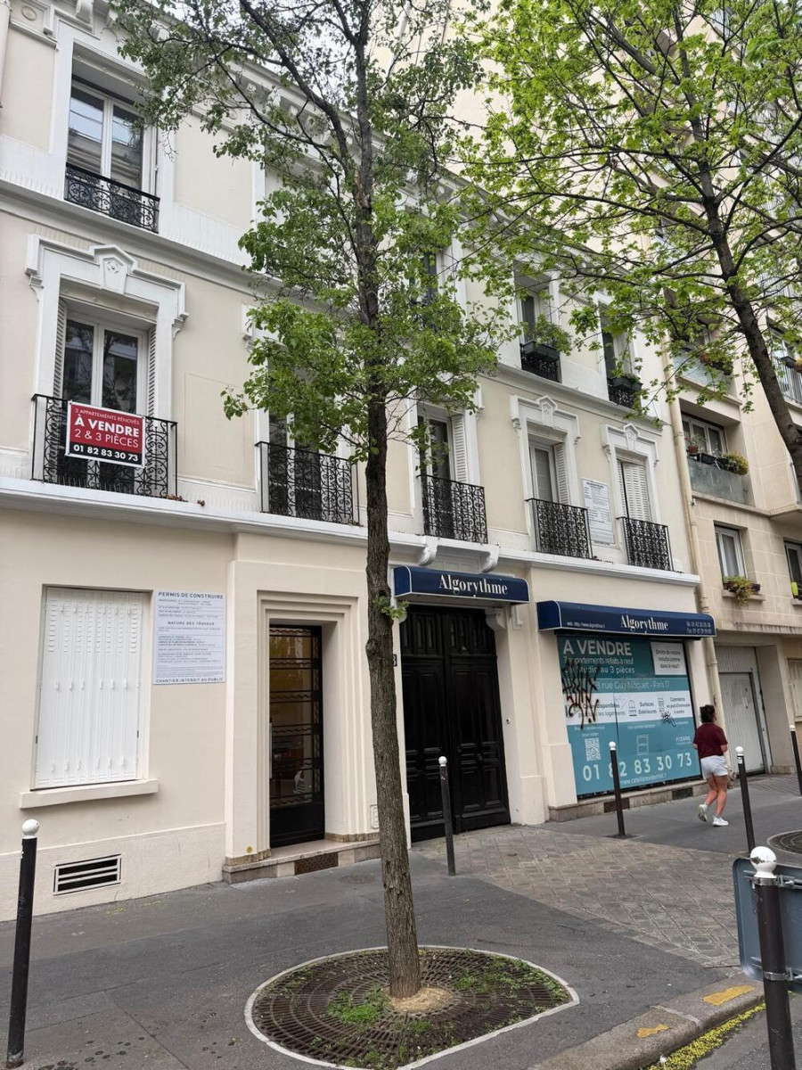
                                                Vente
                                                 Appartement rare T2 Paris 17ème