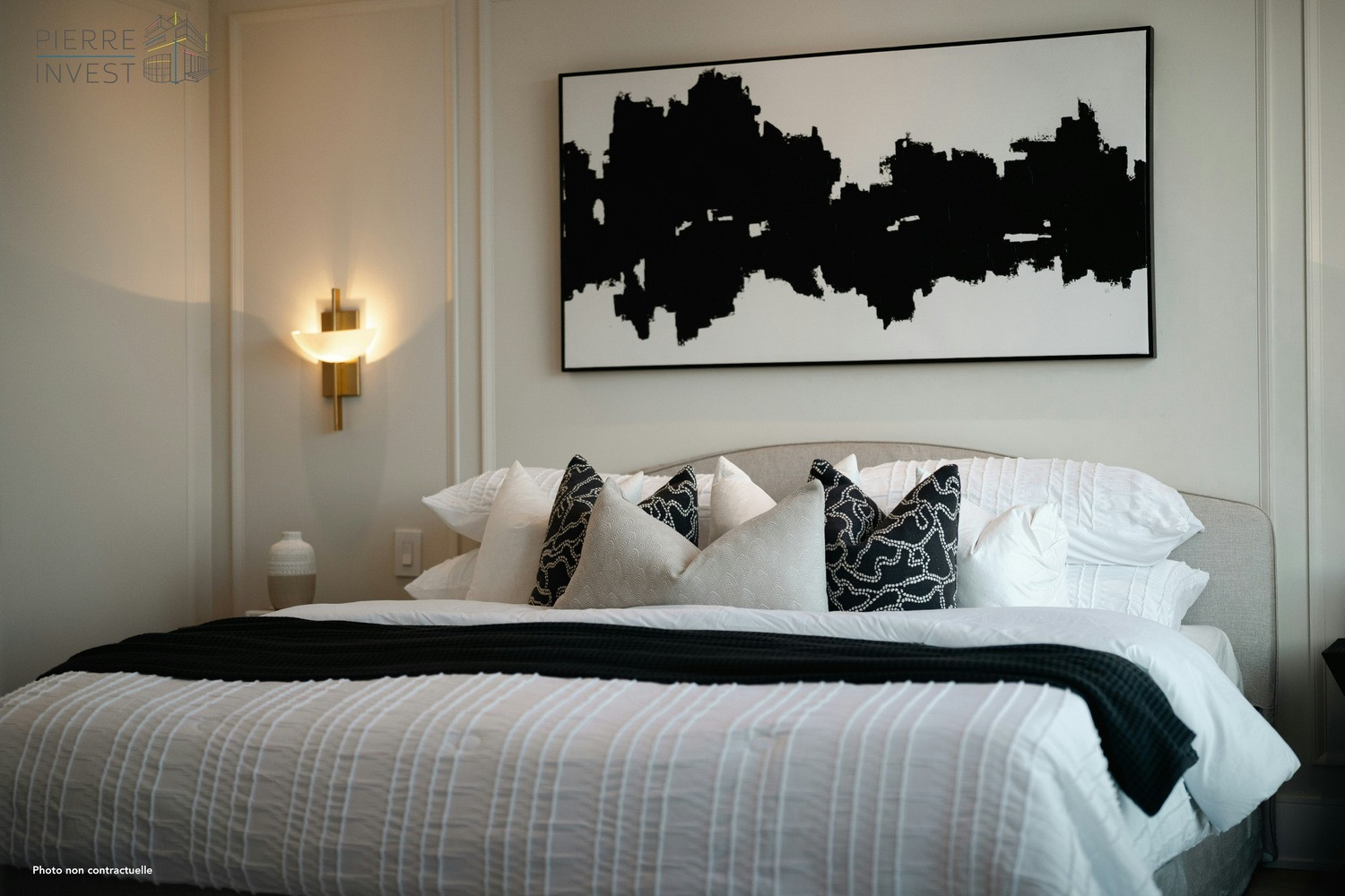 
                                                Vente
                                                 Appartement rare T5 Paris 18ème