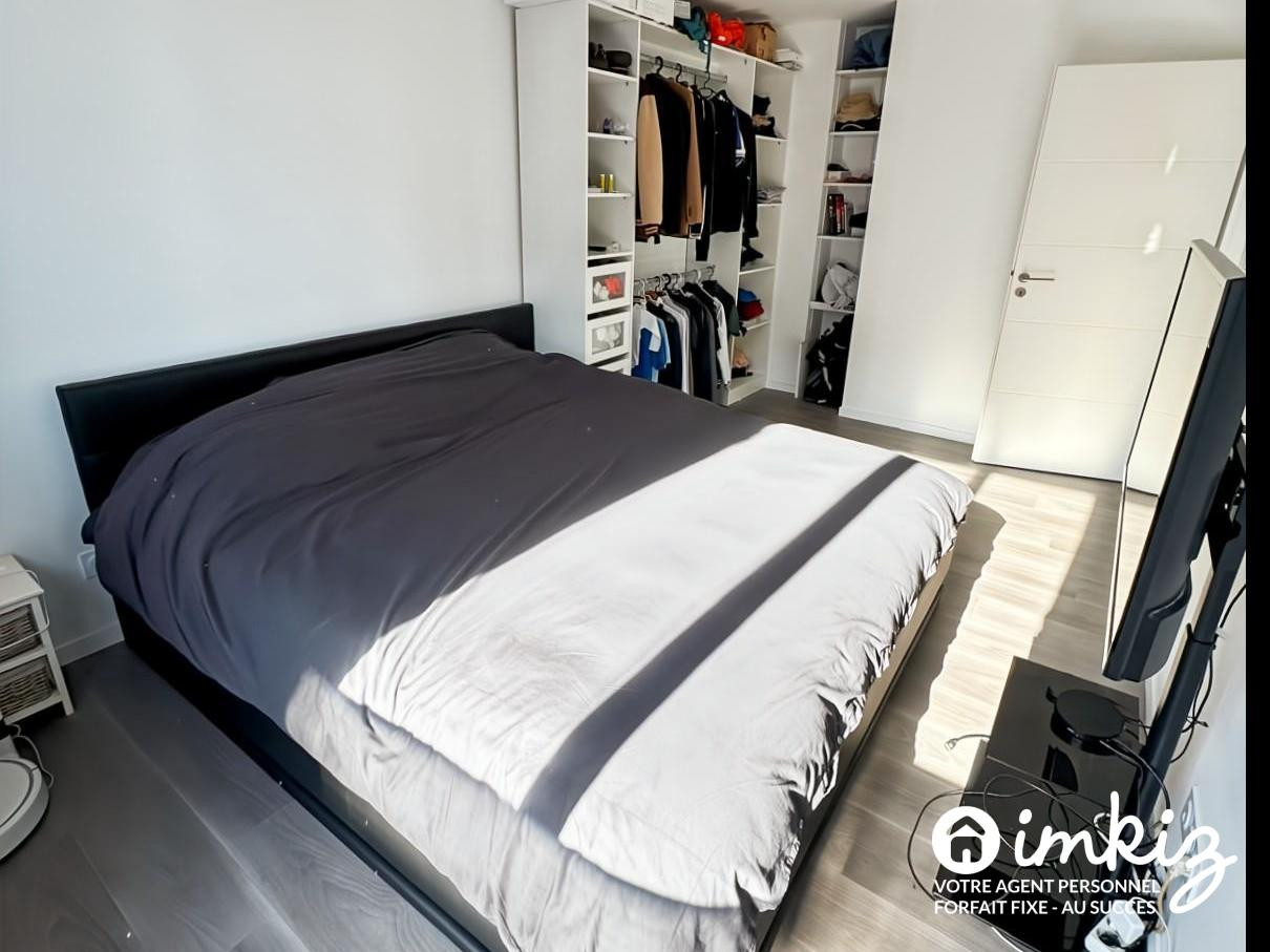 
                                                Vente
                                                 Appartement  récent 4 pièces, loggia et parking