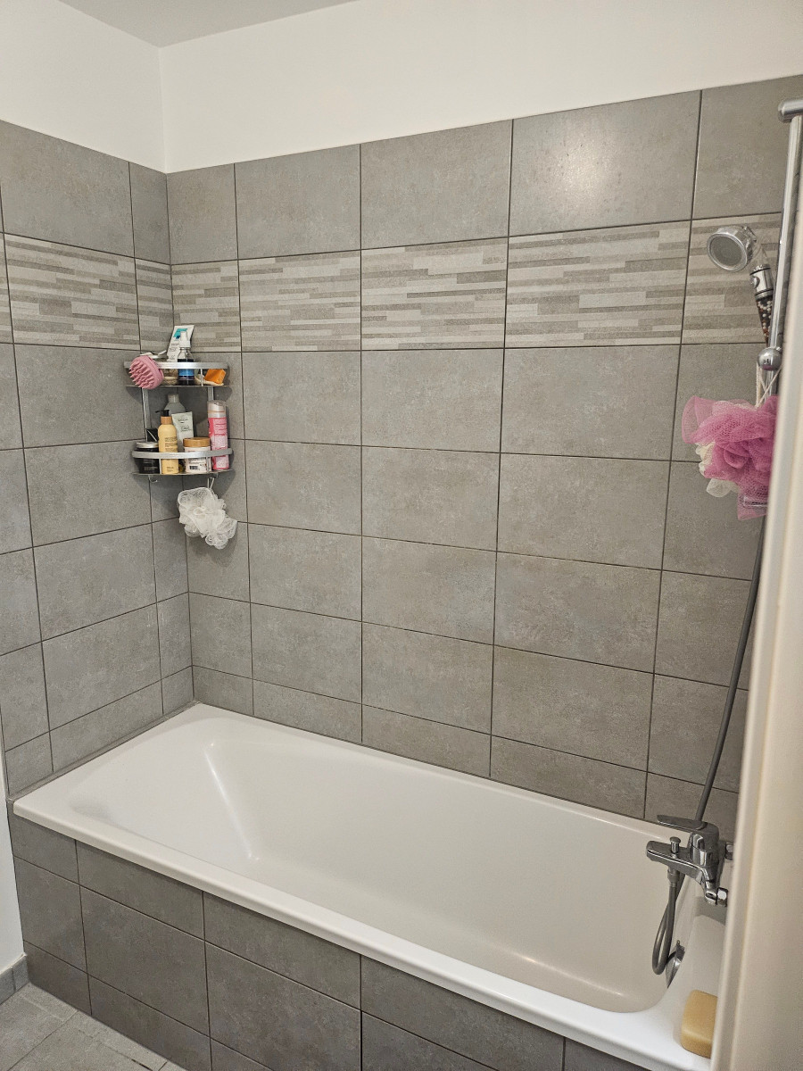 
                                                Location
                                                 Appartement récent dans résidence sécurisée et bien situé (loyer tout inclus)