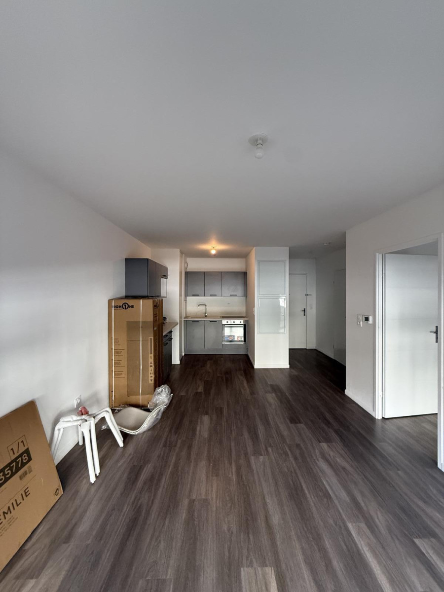 
                                                Location
                                                 Appartement récent meublé