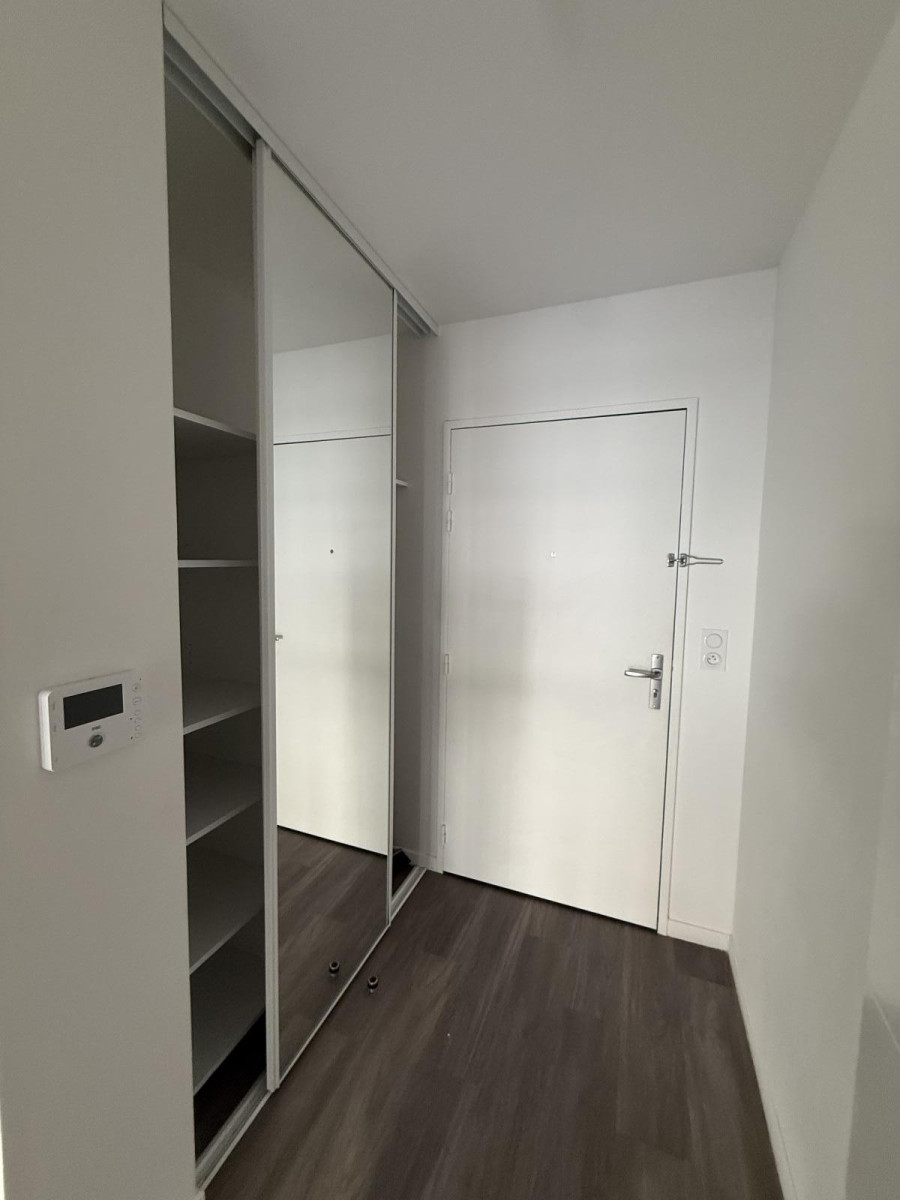 
                                                Location
                                                 Appartement récent meublé
