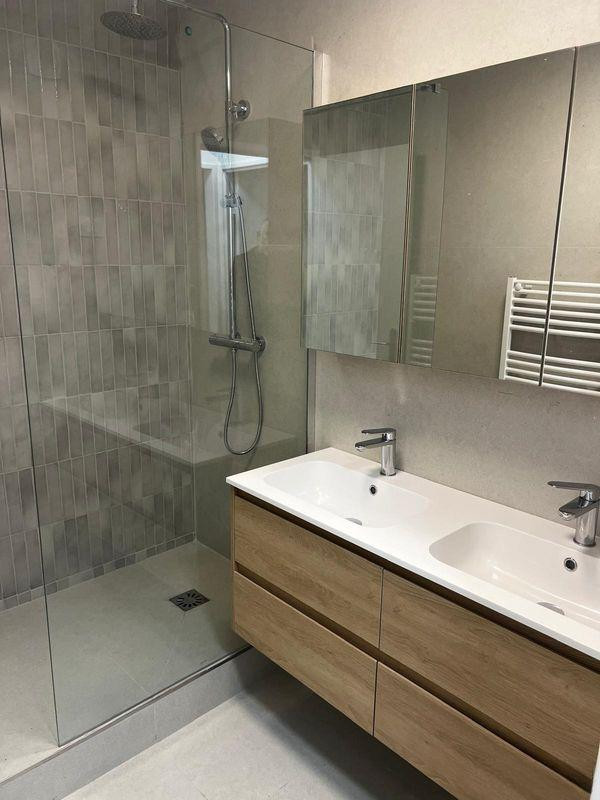 
                                                Location
                                                 Appartement refait à neuf 50M2 / 75019