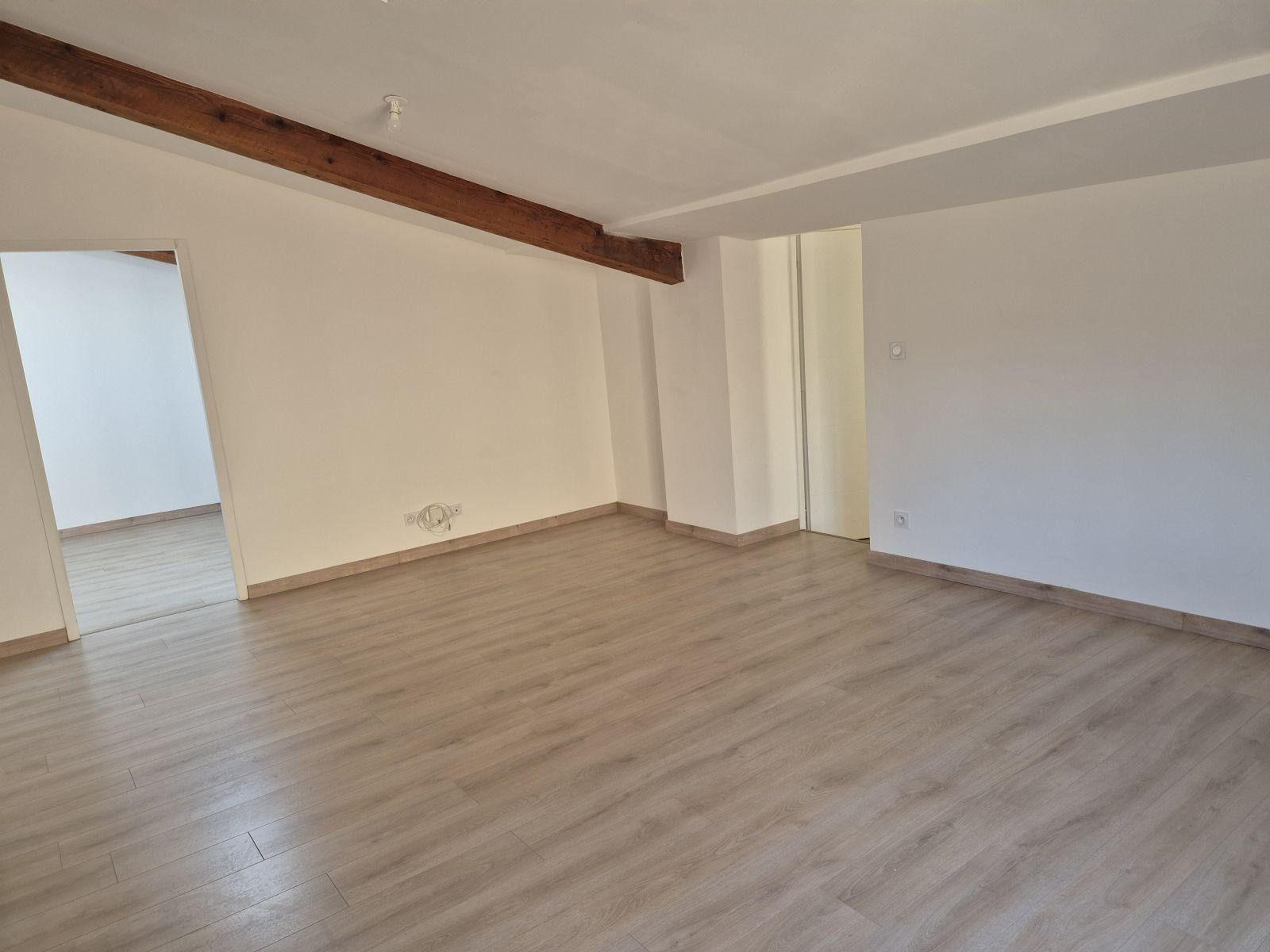 
                                                Location
                                                 Appartement refait à neuf