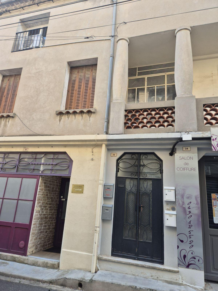 
                                                Location
                                                 Appartement refait à neuf