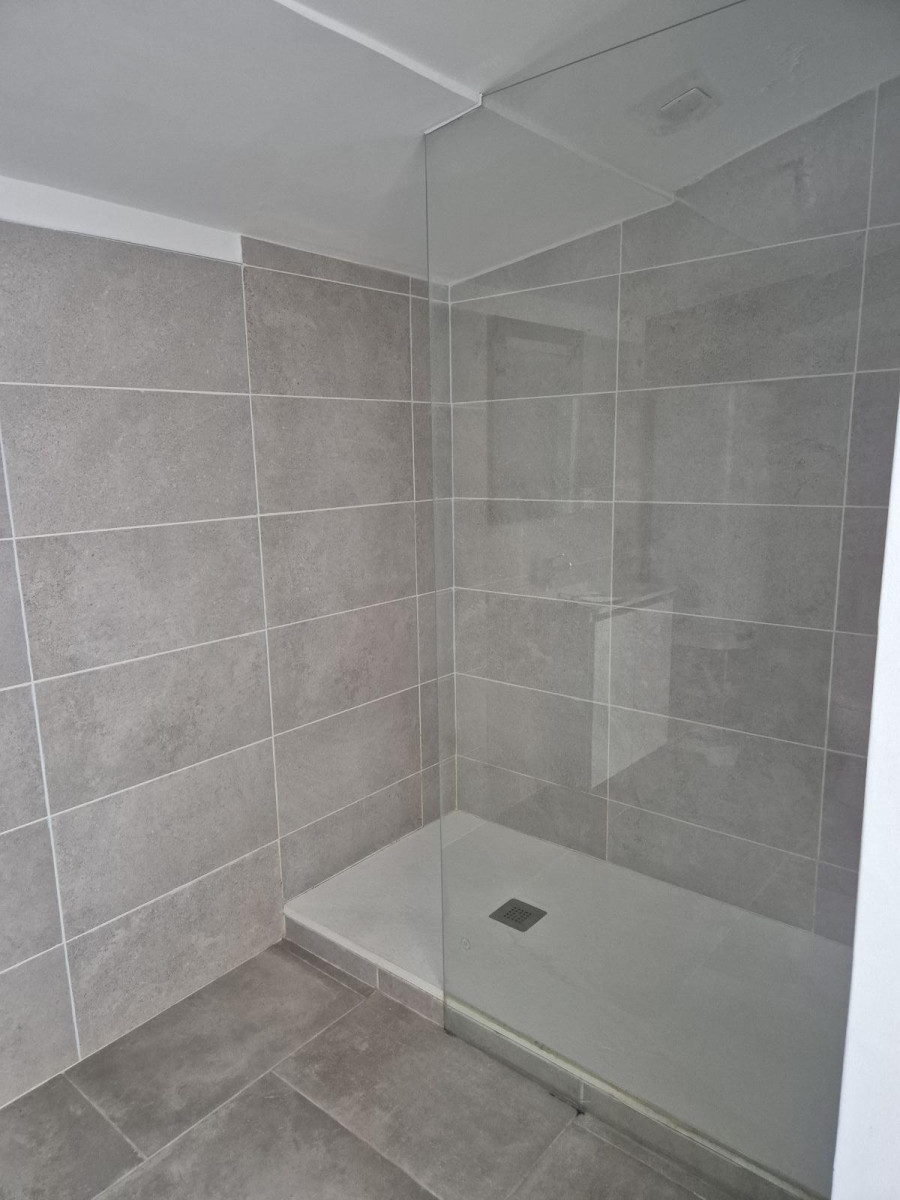 
                                                Location
                                                 Appartement refait à neuf