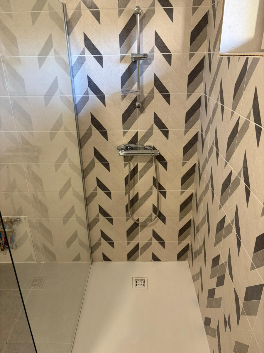 
                                                Location
                                                 Appartement refait a neuf