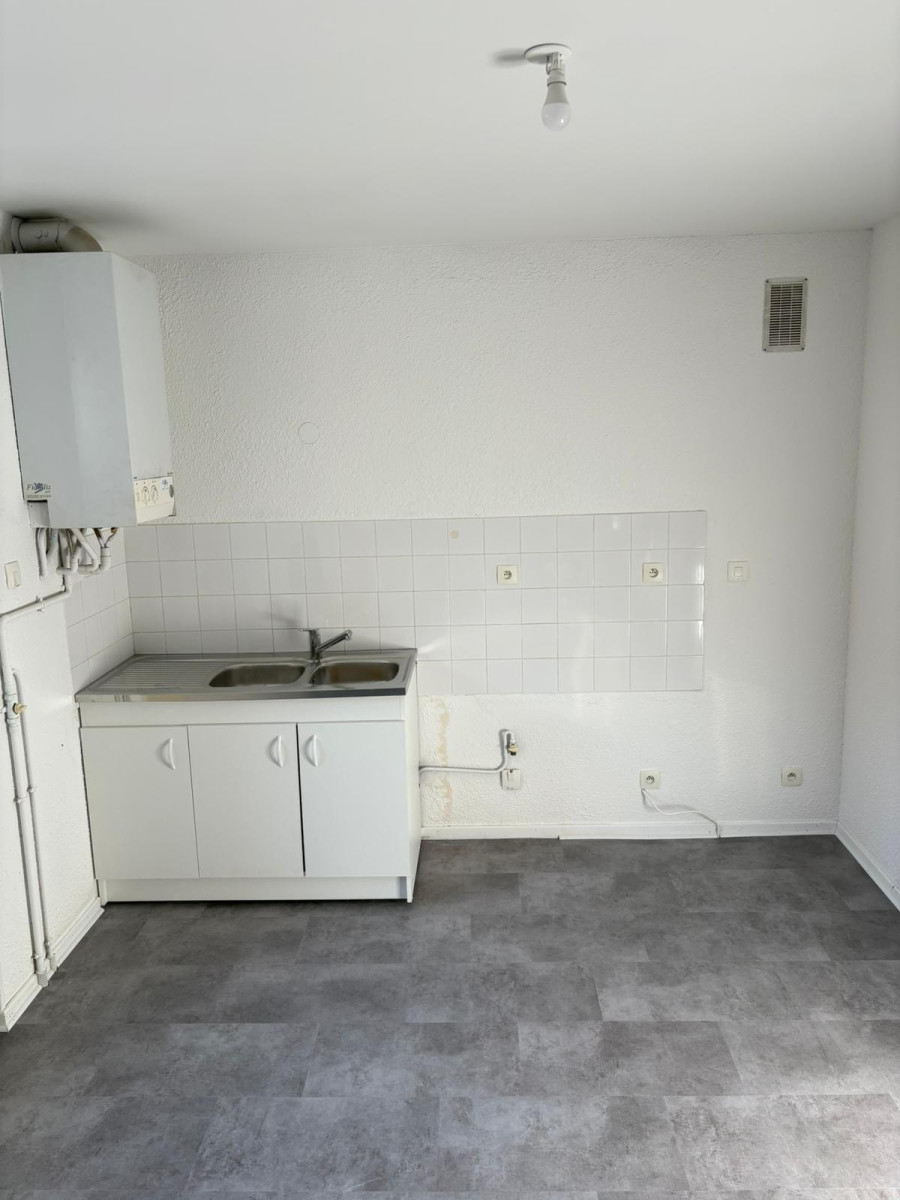 
                                                Location
                                                 Appartement refait a neuf