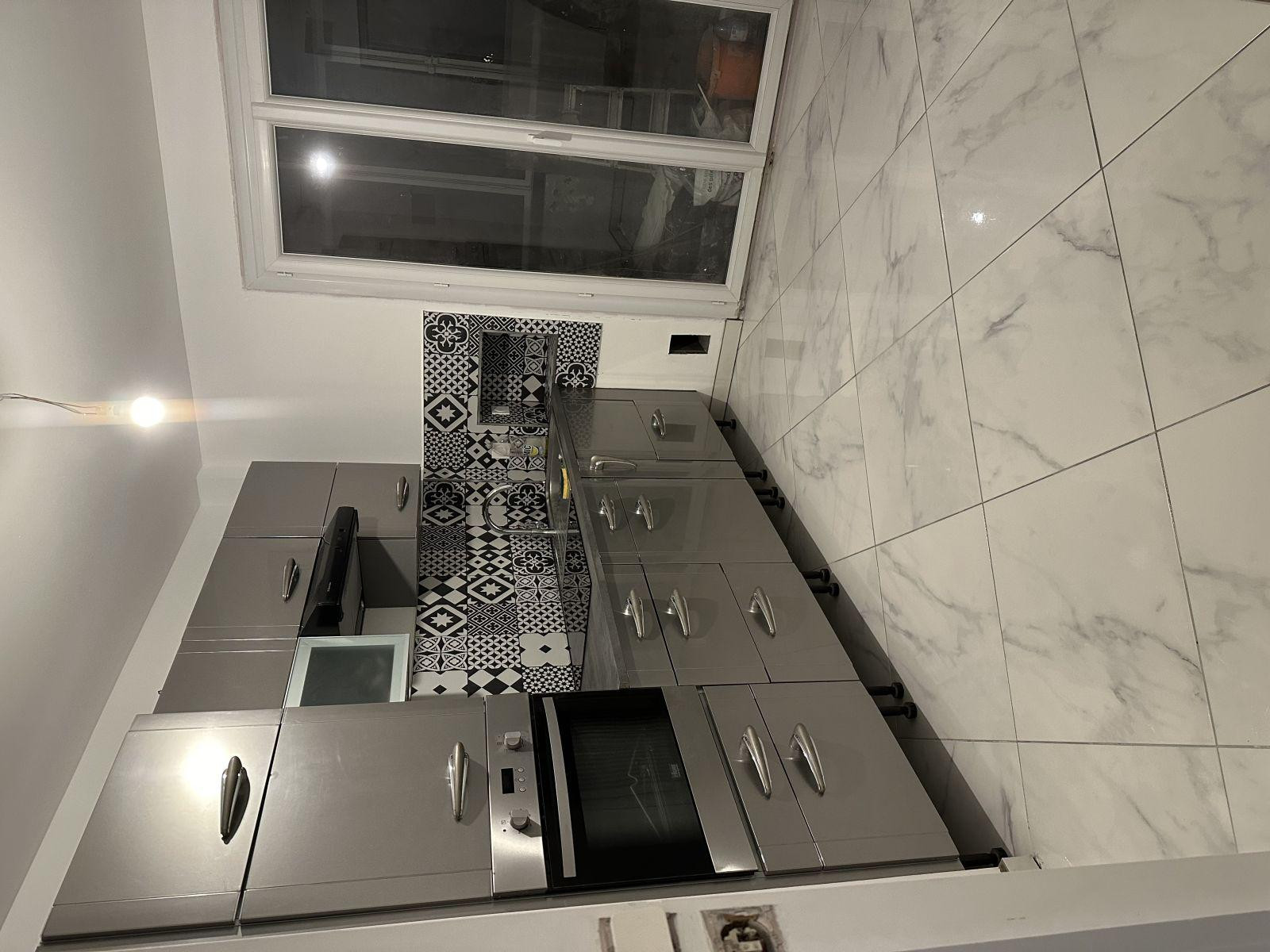 
                                                Location
                                                 Appartement refait à neuf