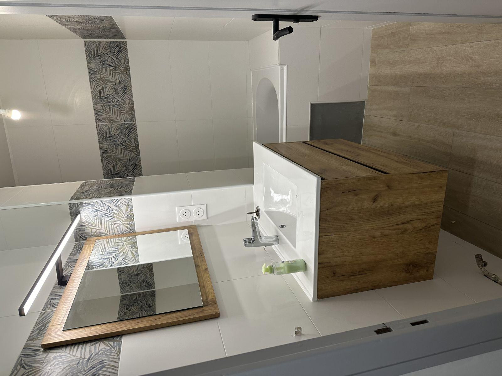 
                                                Location
                                                 Appartement refait à neuf