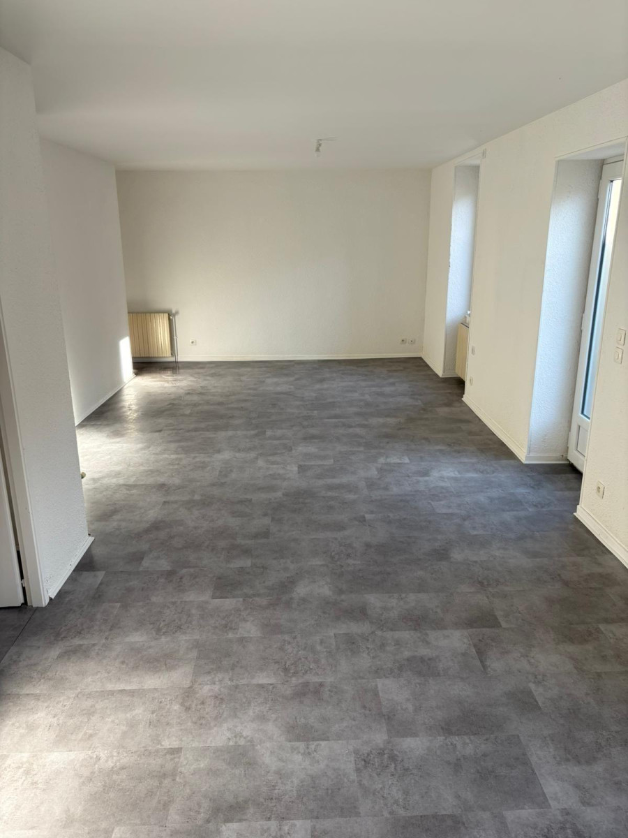 
                                                Location
                                                 Appartement refait a neuf