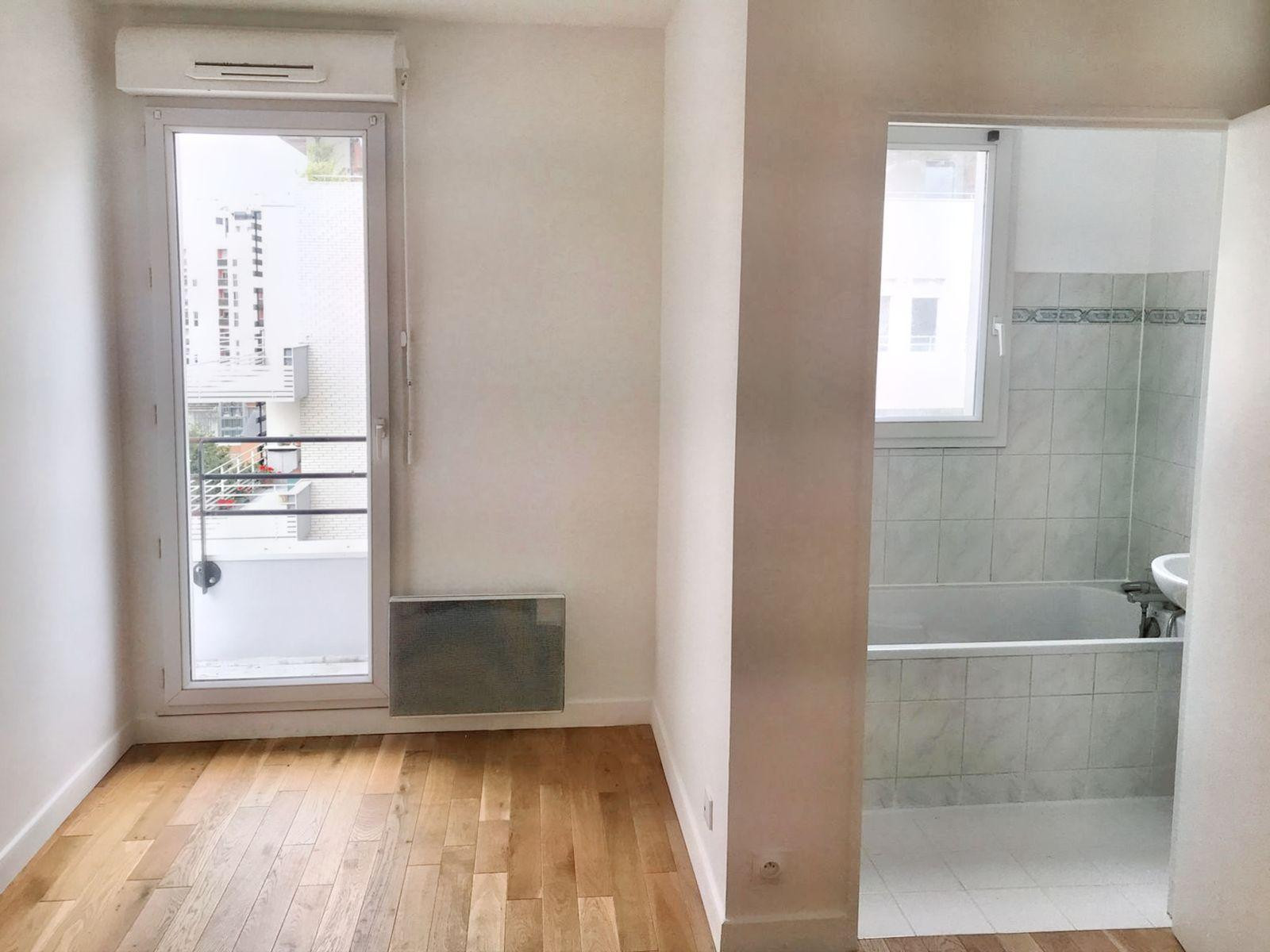 
                                                Location
                                                 Appartement refait à neuf avec balcon