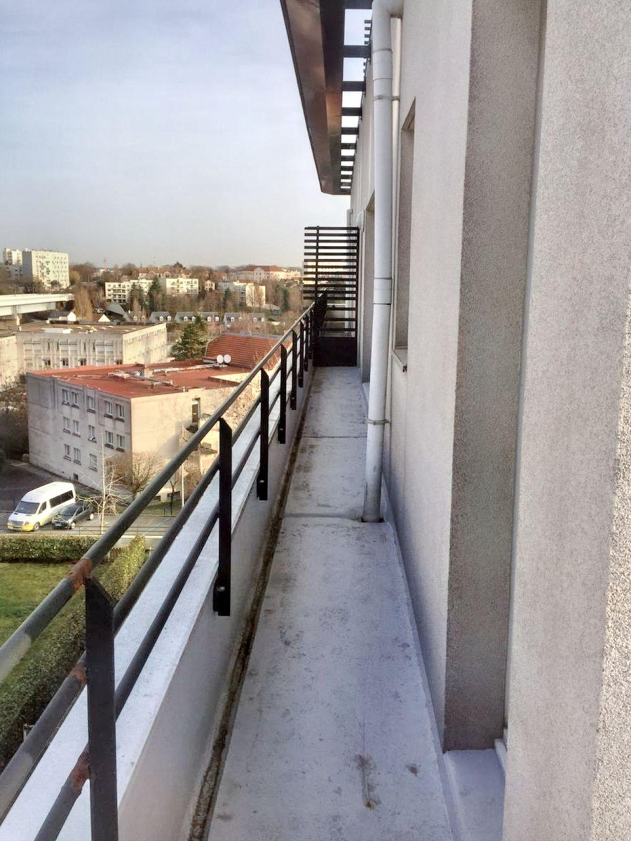 
                                                Location
                                                 Appartement refait à neuf avec balcon