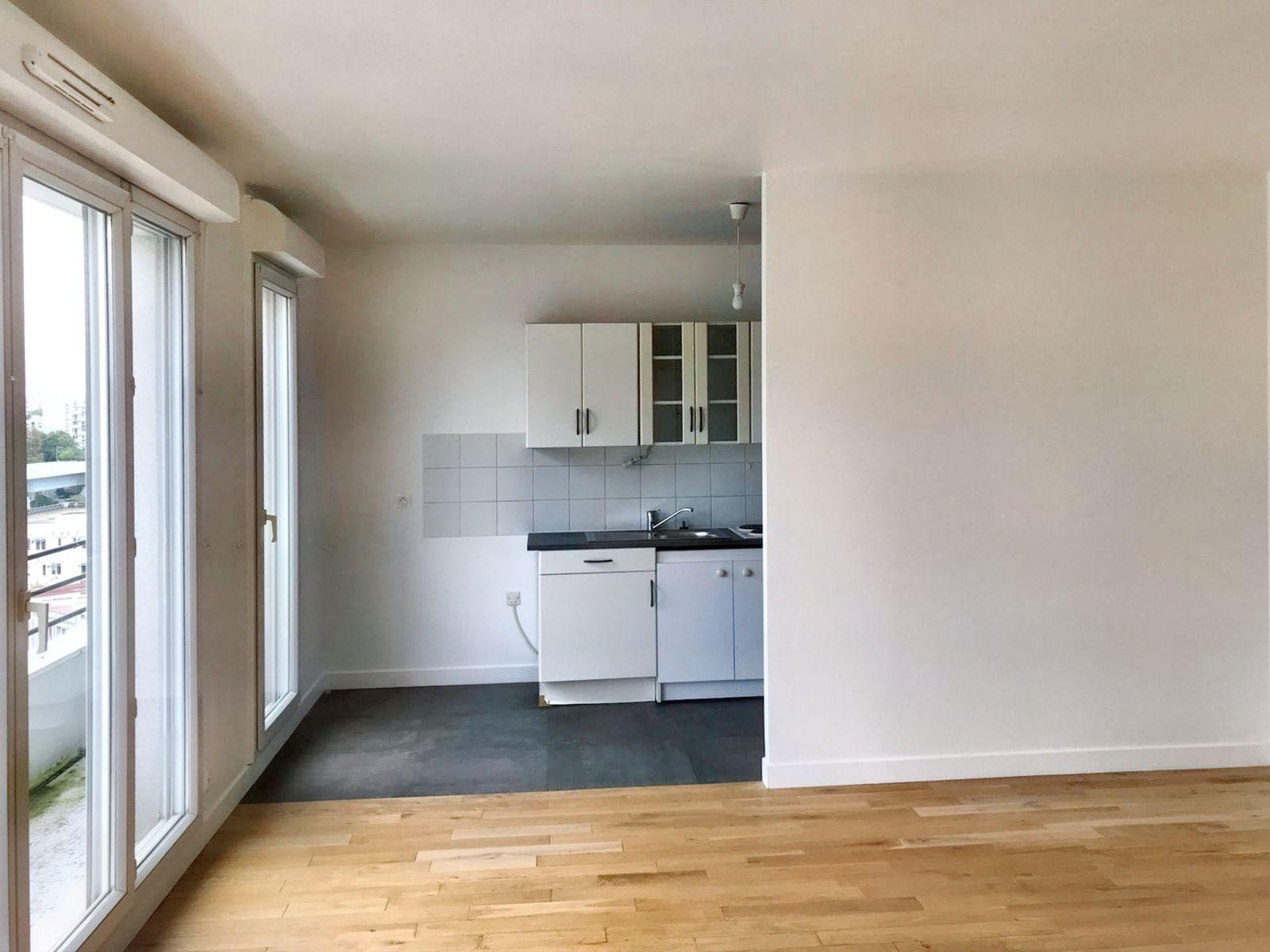 
                                                Location
                                                 Appartement refait à neuf avec balcon