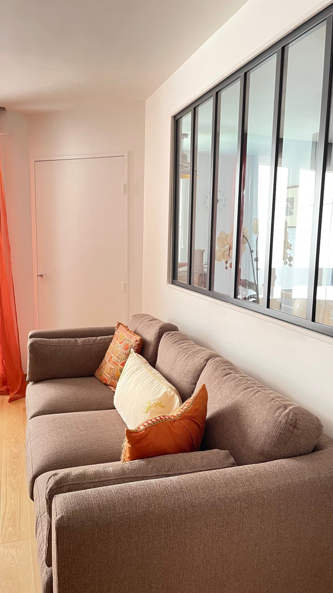 
                                                Location
                                                 Appartement refait à neuf et épuré (loyer tout inclus)