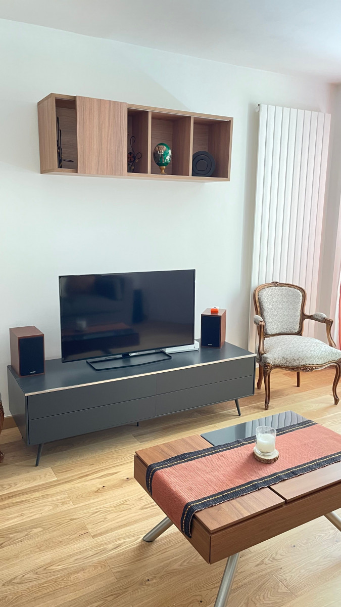 
                                                Location
                                                 Appartement refait à neuf et épuré (loyer tout inclus)
