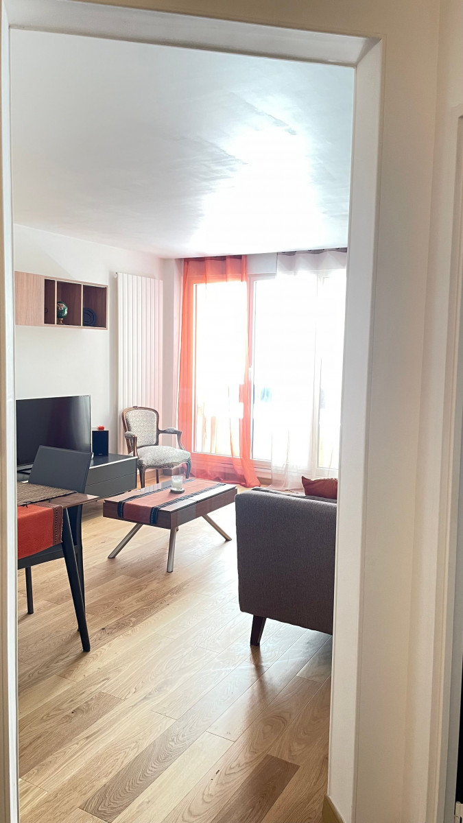 
                                                Location
                                                 Appartement refait à neuf et épuré (loyer tout inclus)