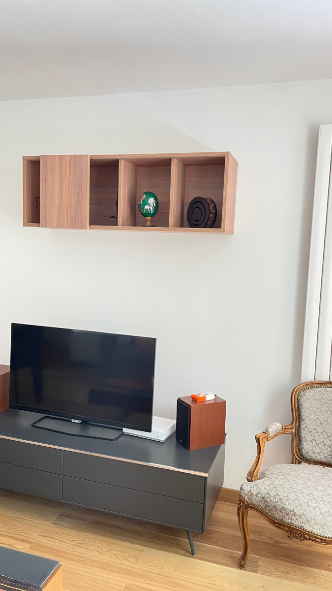 
                                                Location
                                                 Appartement refait à neuf et épuré (loyer tout inclus)
