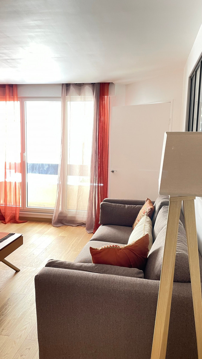 
                                                Location
                                                 Appartement refait à neuf et épuré (loyer tout inclus)