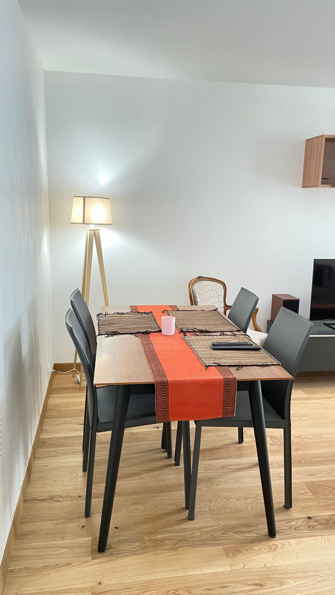 
                                                Location
                                                 Appartement refait à neuf et épuré (loyer tout inclus)