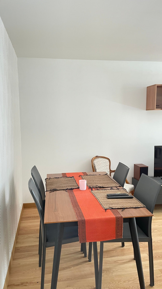 
                                                Location
                                                 Appartement refait à neuf et épuré (loyer tout inclus)