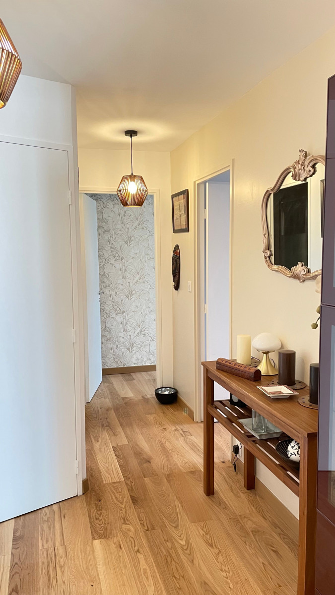 
                                                Location
                                                 Appartement refait à neuf et épuré (loyer tout inclus)