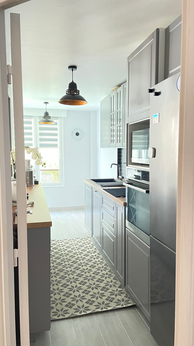 
                                                Location
                                                 Appartement refait à neuf et épuré (loyer tout inclus)