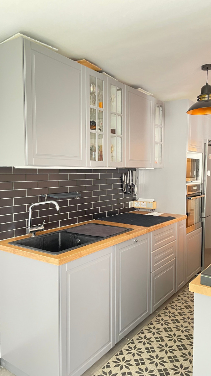 
                                                Location
                                                 Appartement refait à neuf et épuré (loyer tout inclus)