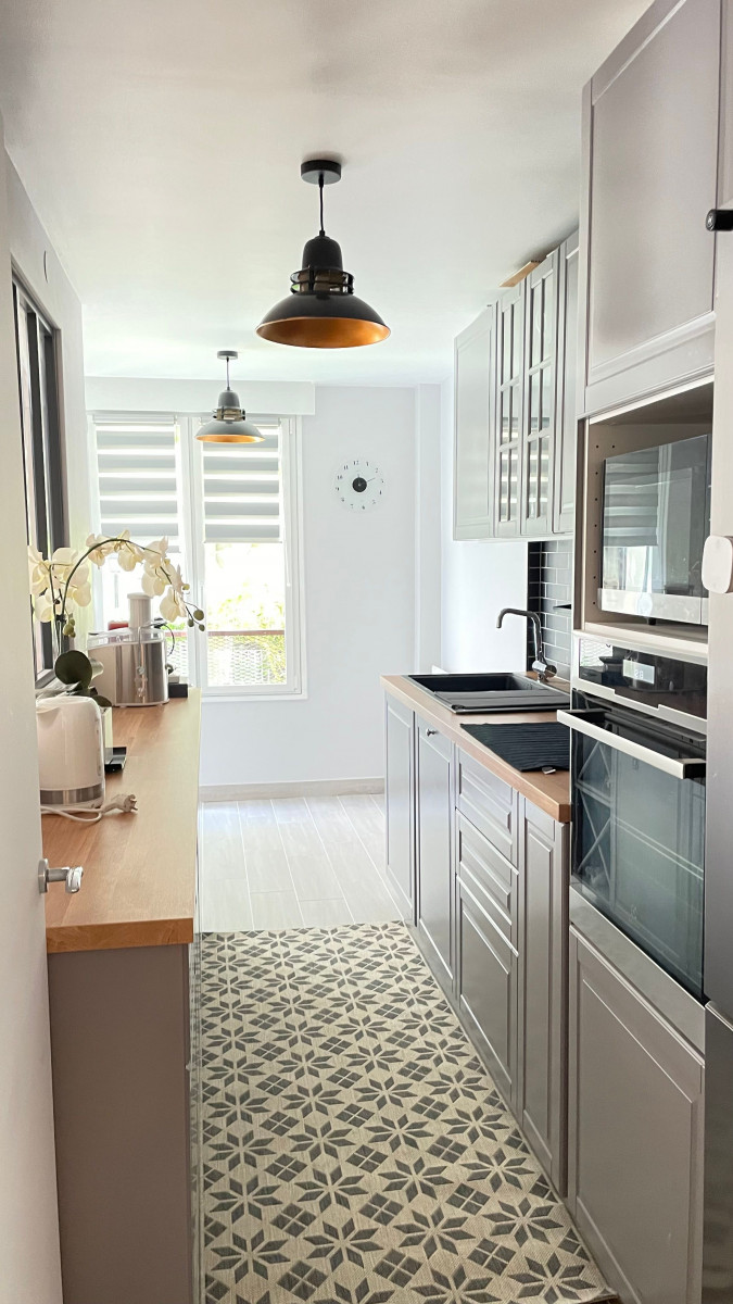 
                                                Location
                                                 Appartement refait à neuf et épuré (loyer tout inclus)