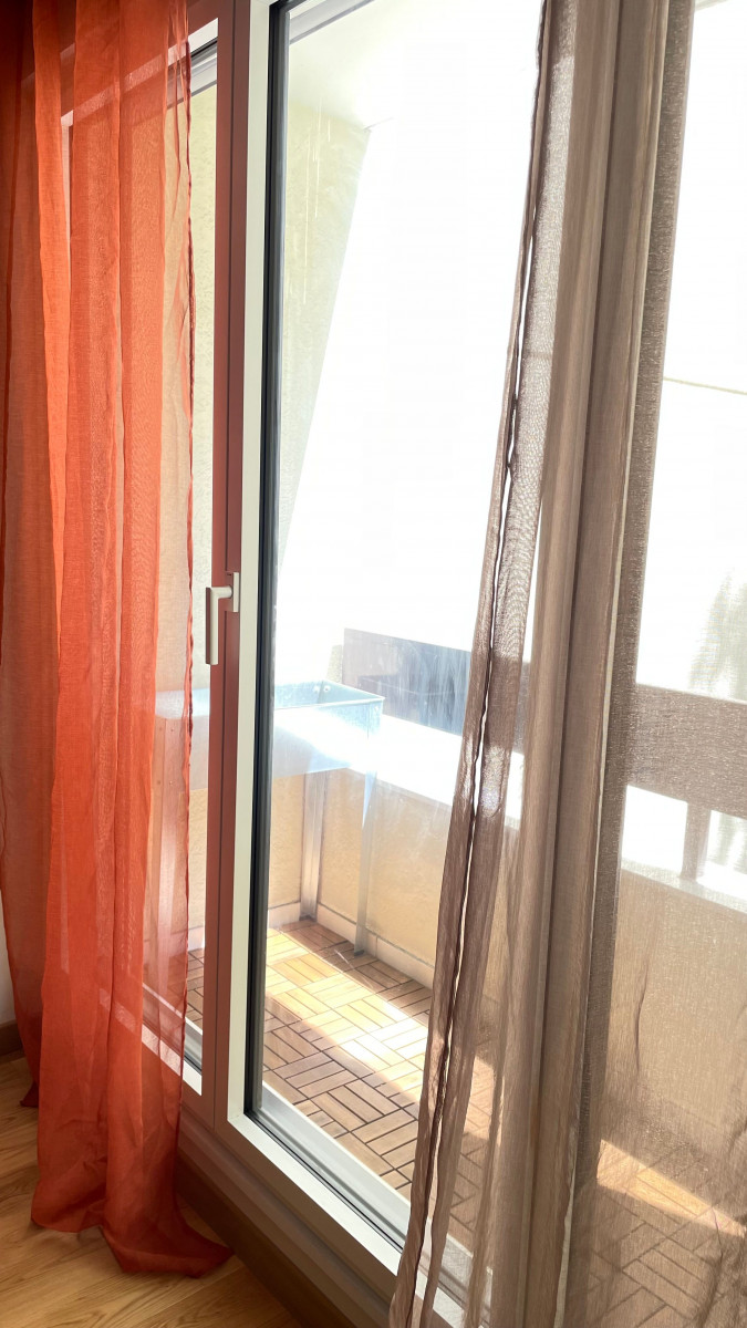 
                                                Location
                                                 Appartement refait à neuf et épuré (loyer tout inclus)