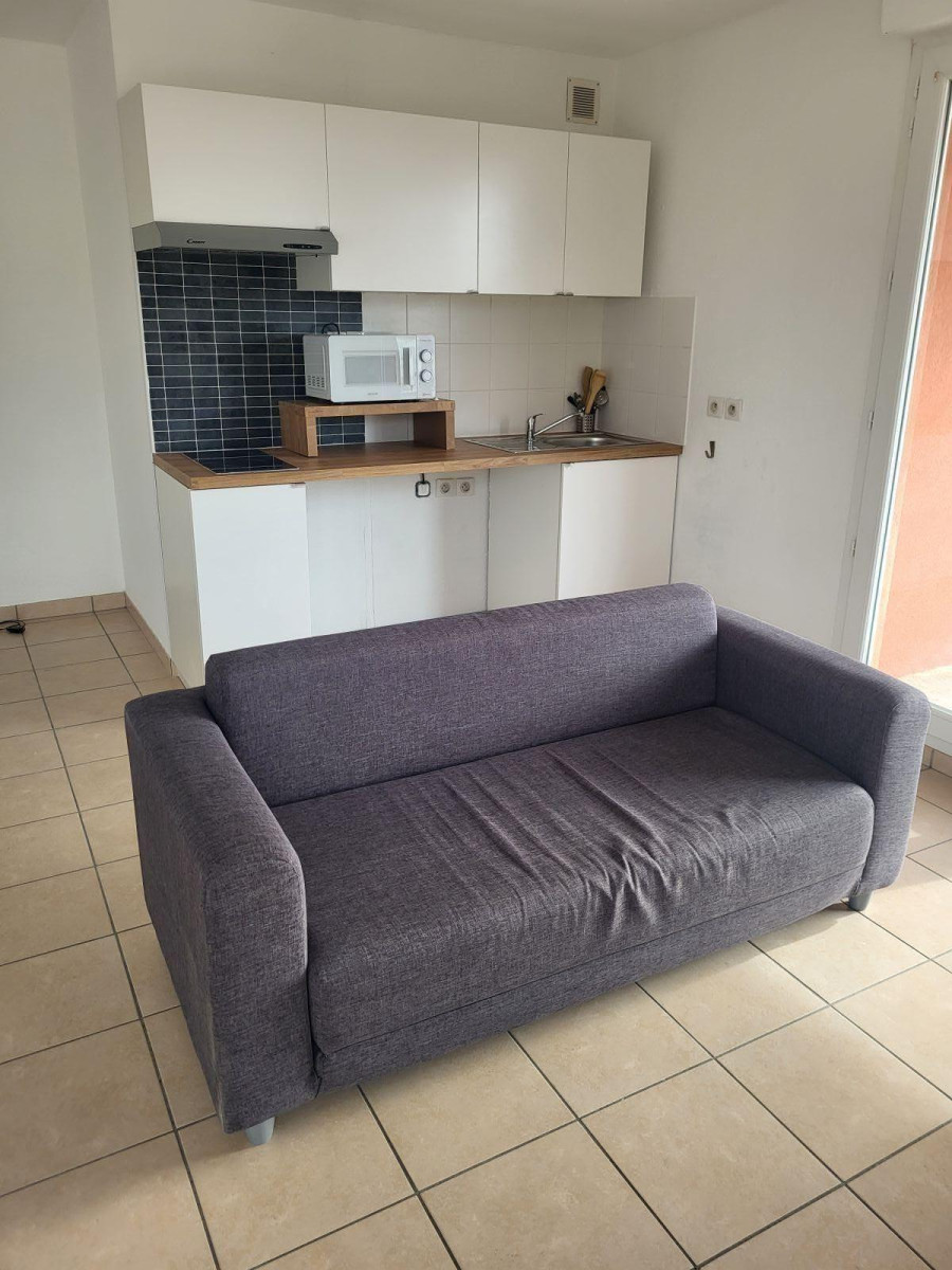 
                                                Location
                                                 Appartement refait à neuf et exposition plein sud