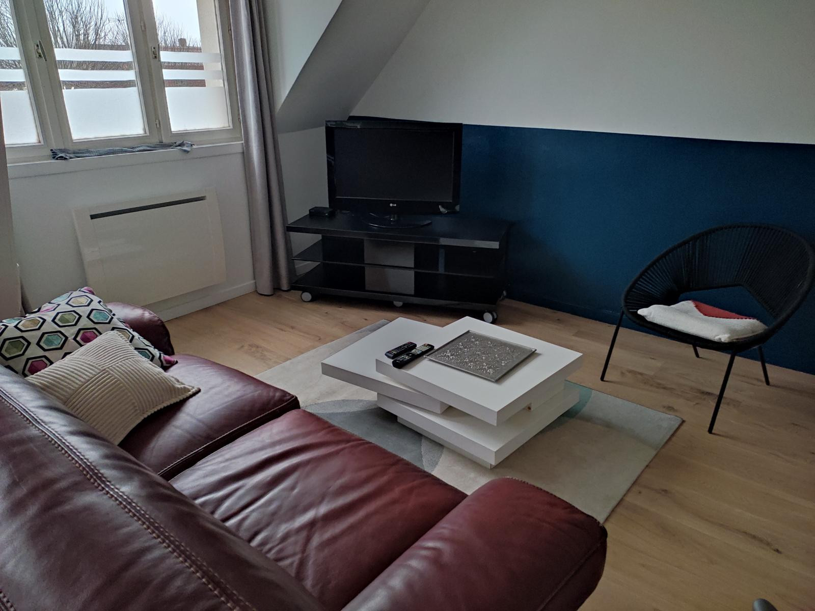 
                                                Location
                                                 Appartement refait à neuf joli village côtier