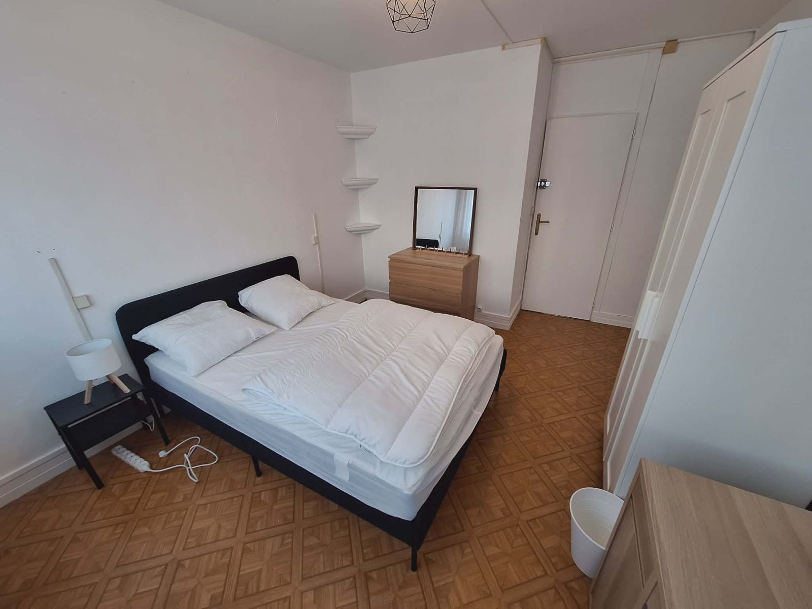 
                                                Colocation
                                                 Appartement refait à neuf - Lille Bois Blanc