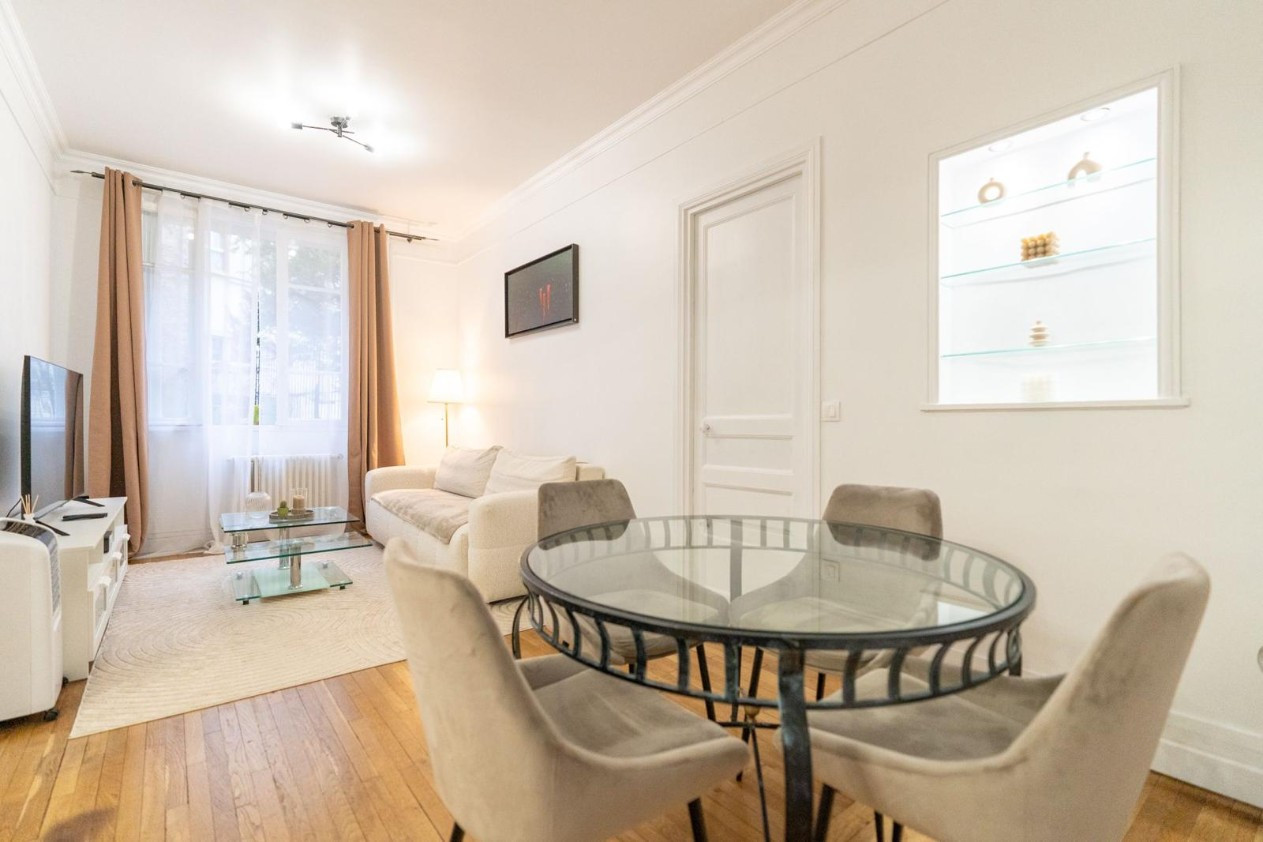 
                                                Vente
                                                 Appartement refait neuf