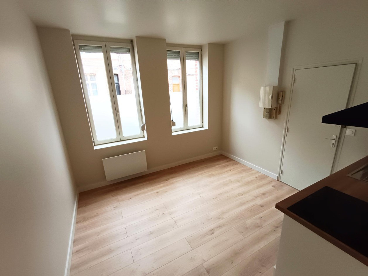 
                                                Location
                                                 Appartement rénové 1 chambre, Quartier Henriville