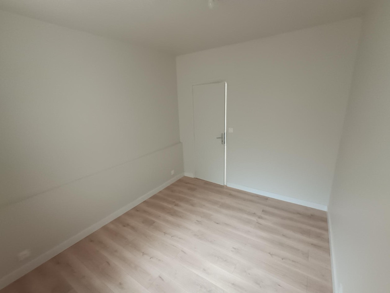 
                                                Location
                                                 Appartement rénové 1 chambre, Quartier Henriville