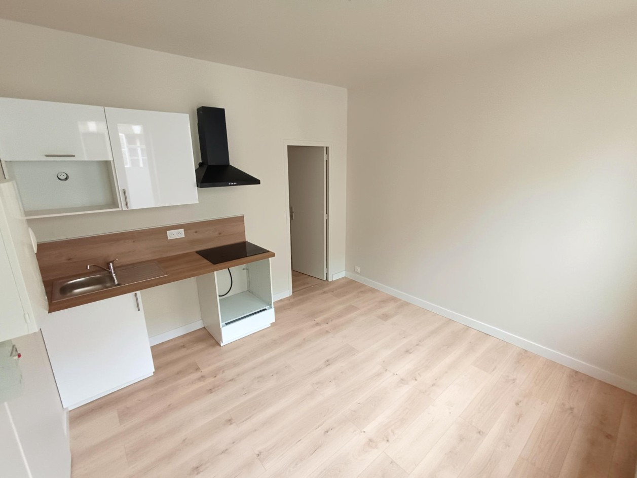 
                                                Location
                                                 Appartement rénové 1 chambre, Quartier Henriville